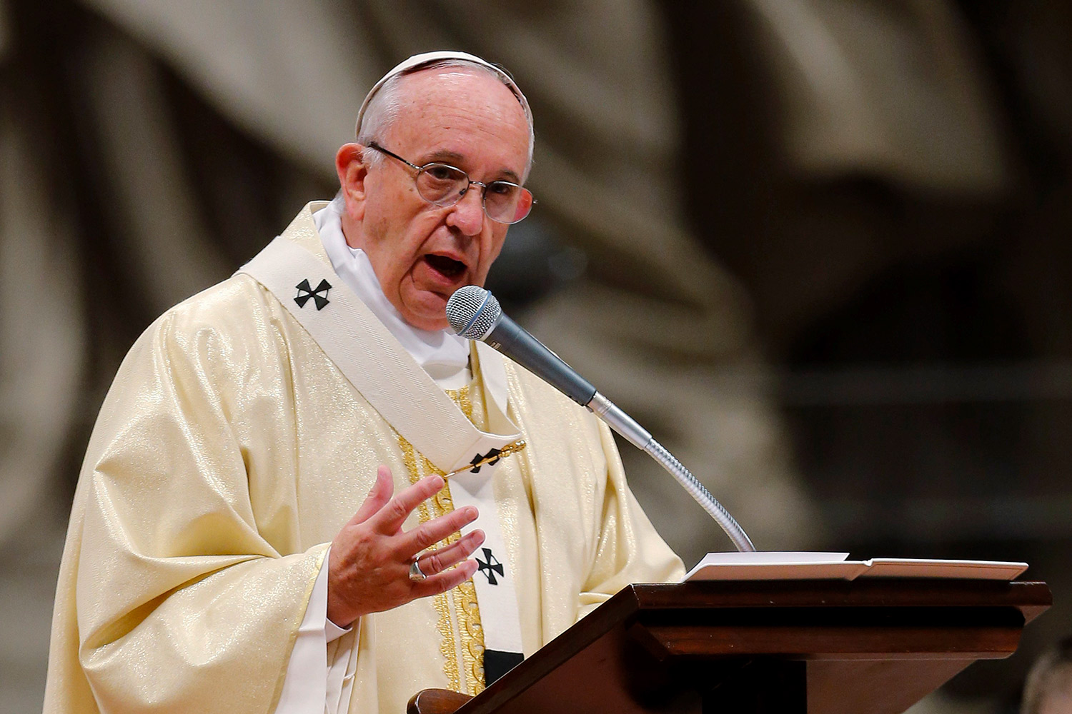 Papa en Santa Marta: “No hay que decir “qué pena, pobre gente” y pasar de largo”